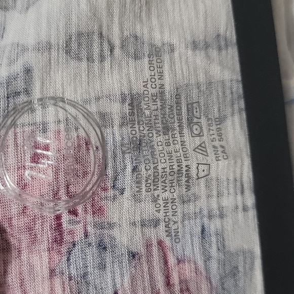 24/7 Maurices Med. White Top Pink Blue Gray Floral Flowers Strappy V-Neck cutout - Picture 3 of 5